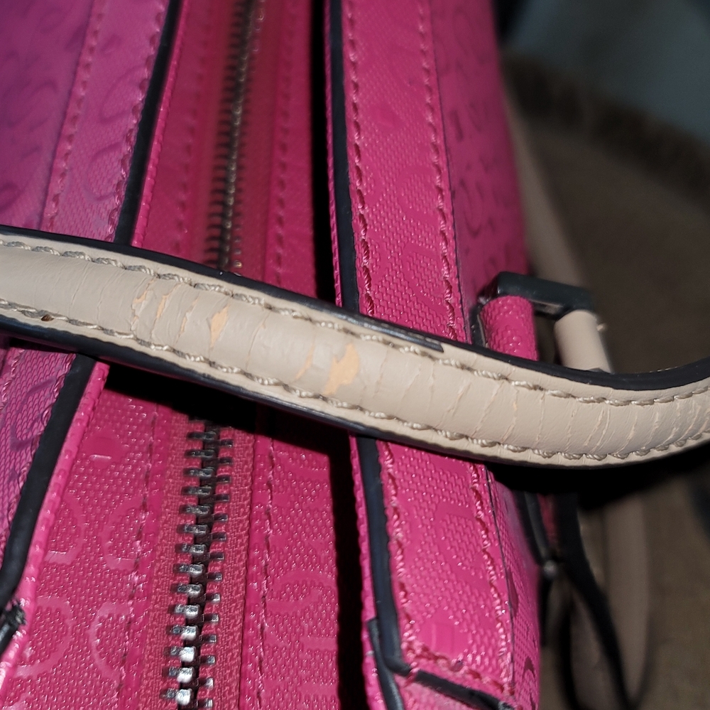 Guess purse - Picture 10 of 10